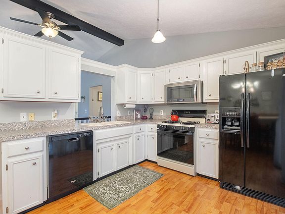 2nd image of 3946 Brookfield Dr