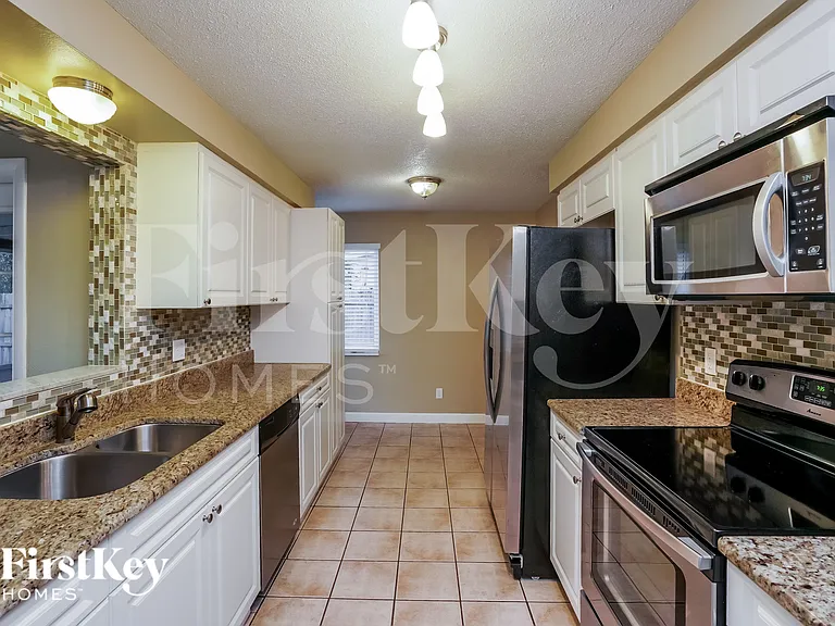 2310 Nellie St — Photo 6