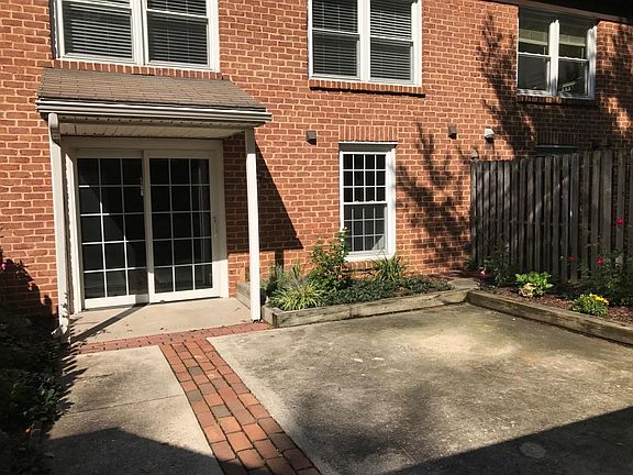 Private Fenced in Courtyard