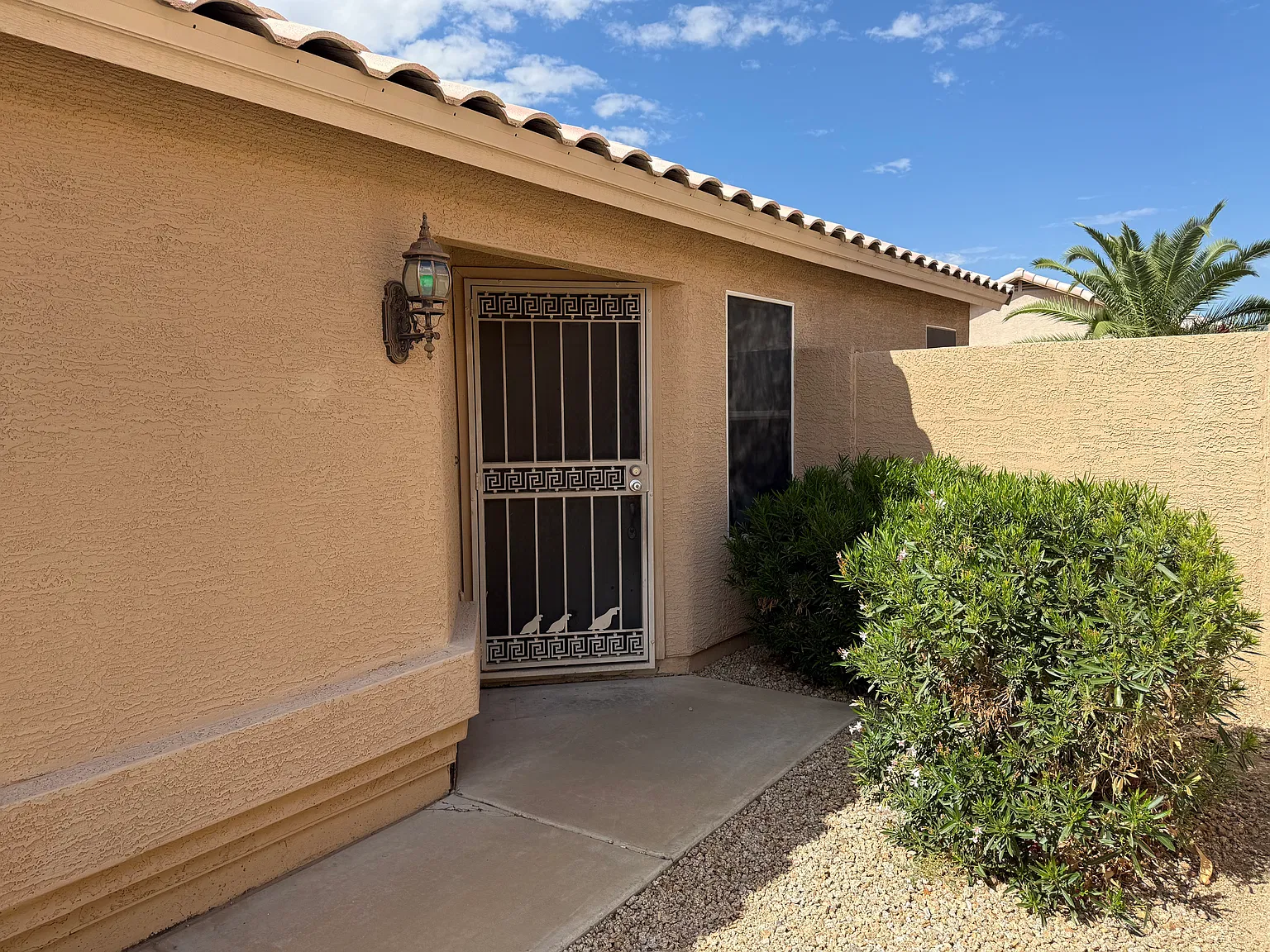 2 bed, 1320 sqft, $2,000 — Photo 2