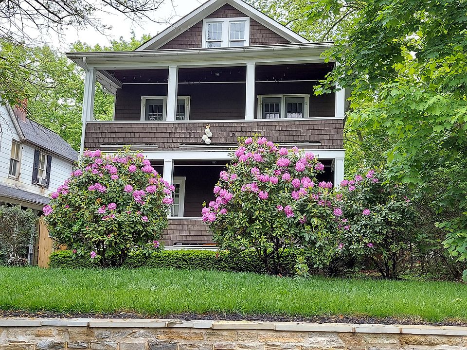 House, 2 BR on 2nd floor has covered patio.