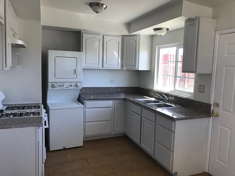 26936 Prospect St — Photo 4