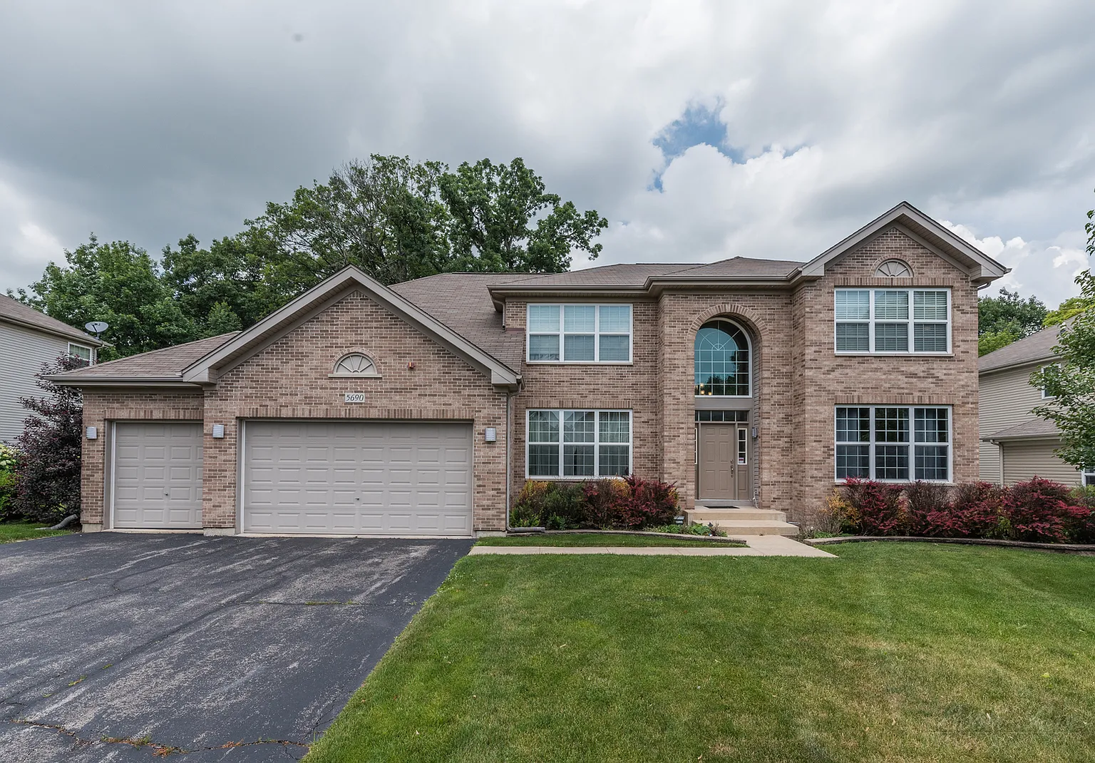 5690 Brentwood Dr photo 1