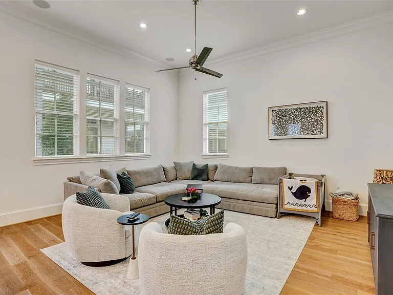 630 Delmar St — Photo 11