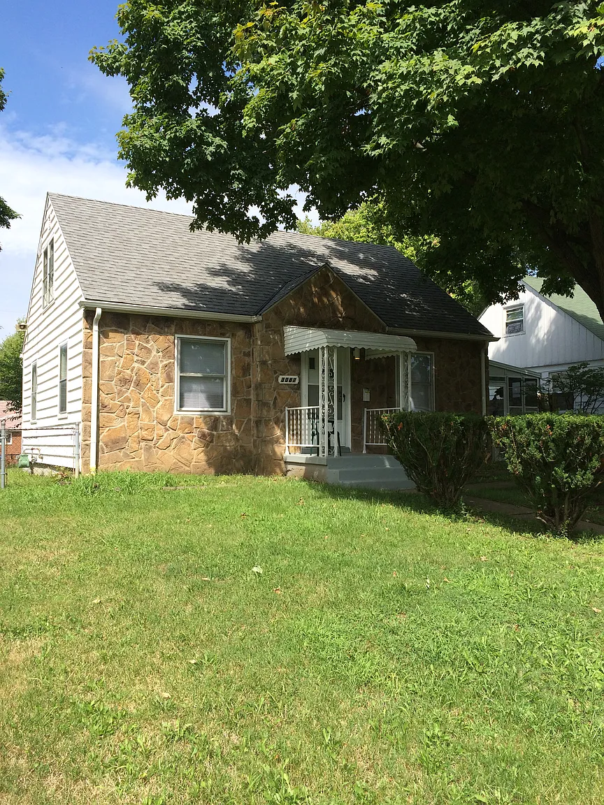 3087 Oaklawn St photo 1