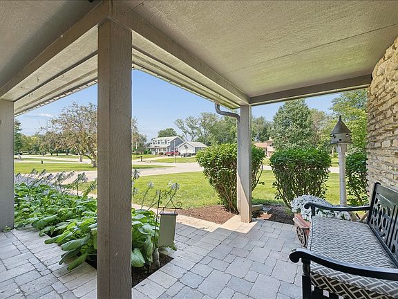 3rd image of 25053 W Pauline Dr