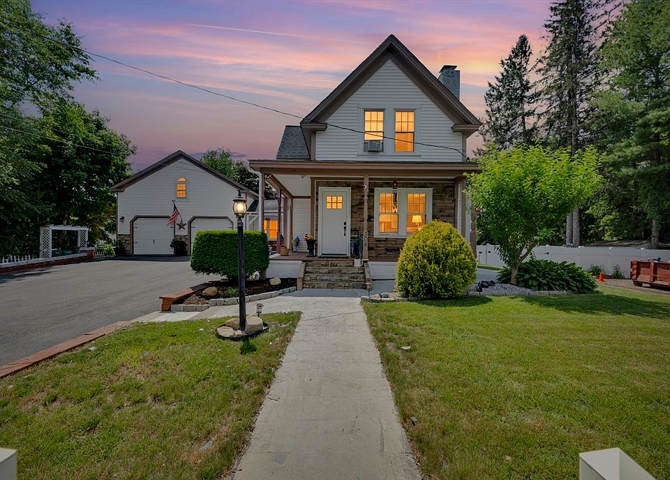 1st image of 304 Wanoosnoc Rd