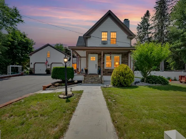 304 Wanoosnoc Rd, Fitchburg, MA 01420