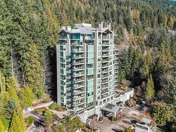 3315 Cypress Pl #1001, West Vancouver, BC V7S 3J7