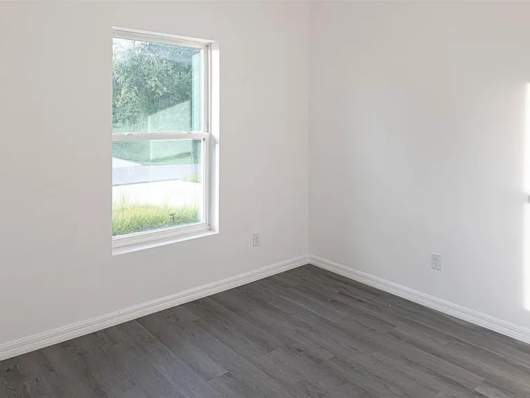 561 Wildmer Rd SW — Photo 12