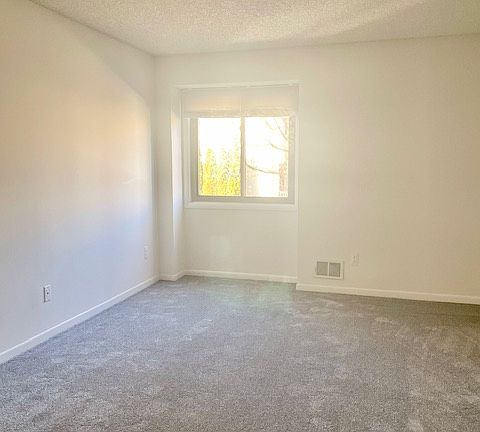 4th image of 41 Vista Dr