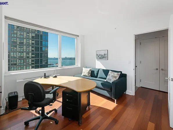 100 Riverside Boulevard image 7 of 21