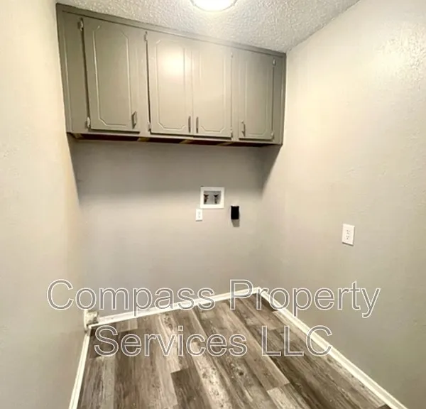120 York Dr #120 — Photo 8