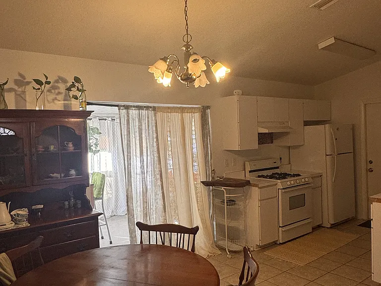95th Dr E — Photo 9