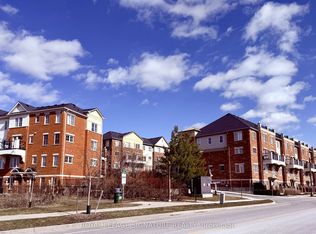 39 Hays Blvd #6, Oakville, ON L6H0J1