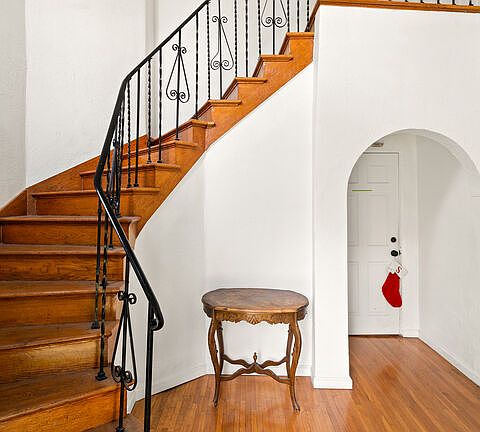 3rd image of 1064 S Hayworth Ave