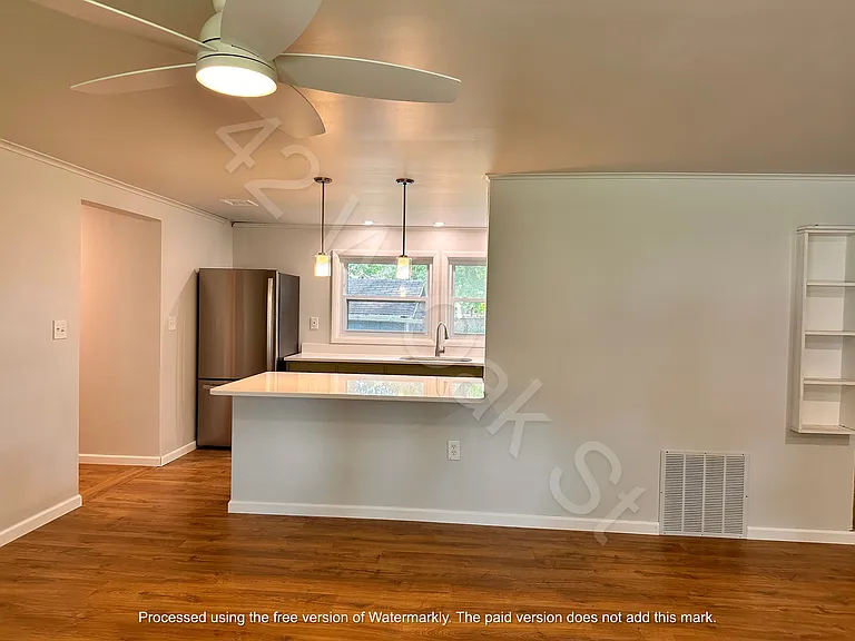42 W Oak St — Photo 9