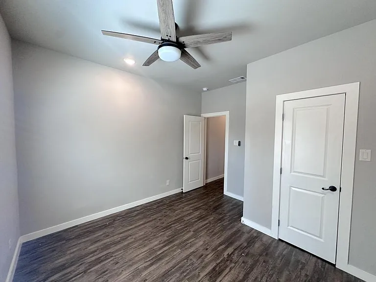 2903 Carpenter Ave — Photo 20
