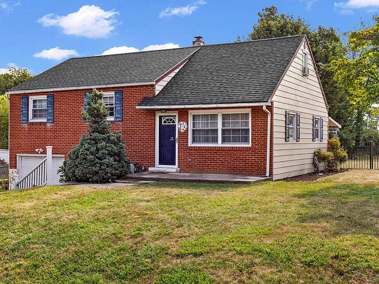 203 Ashwood Way — Photo 3