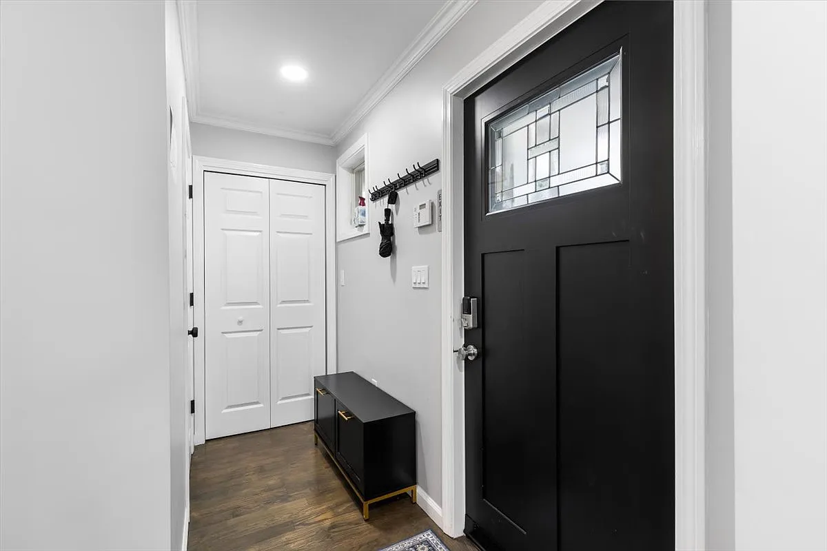 3 bed, 1.5 bath, 1500 sqft, $5,600 — Photo 4