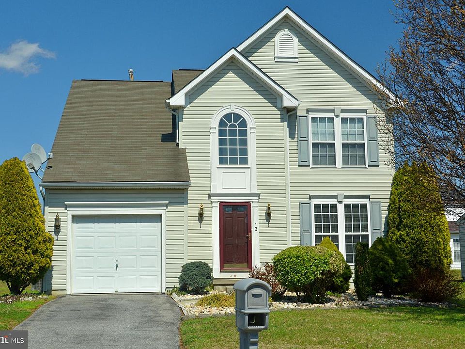 1st image of 13 Surrey Dr