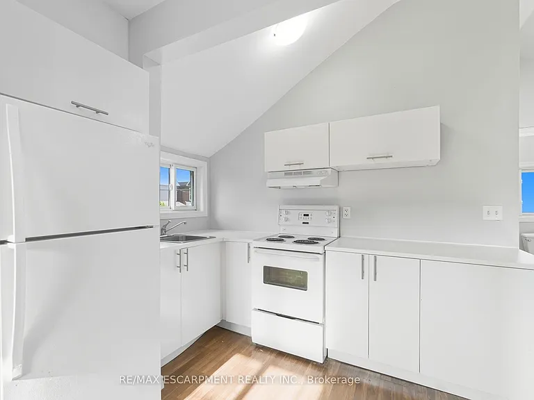 2 Windsor St #2 — Photo 5