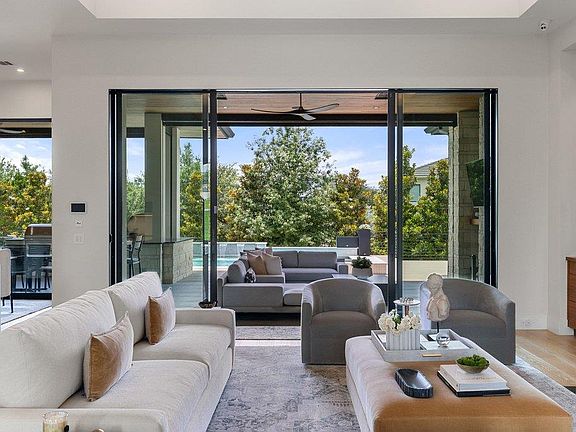 4th image of 5601 Sombria Ct