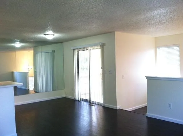 1057 Delta Dr #F — Photo 5