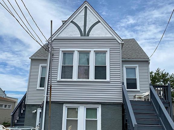 2nd image of 220 Blaine Ave