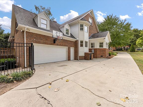 4th image of 6907 Foxglove Dr