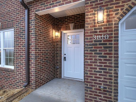 2nd image of 3810 Oakley Pl