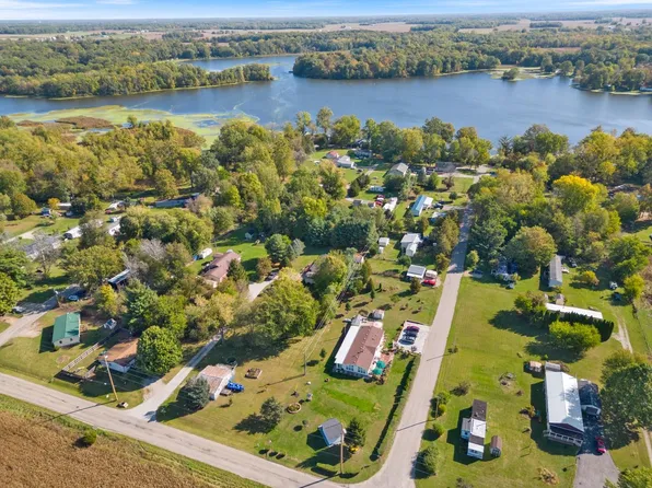 5941 W Blue Heron Ln, Mentone, IN 46539