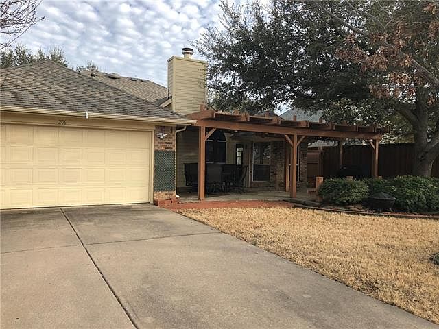 1st image of 206 Fairfax Dr