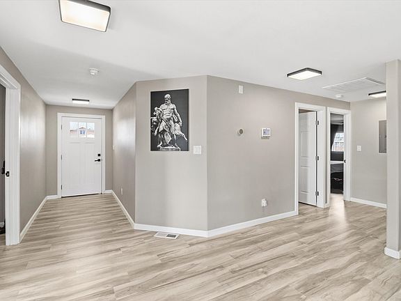 3rd image of 1002 Cook St
