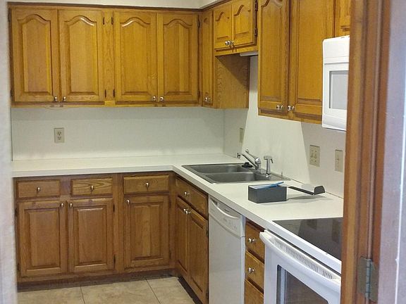3rd image of 3628 Hilltop Ln