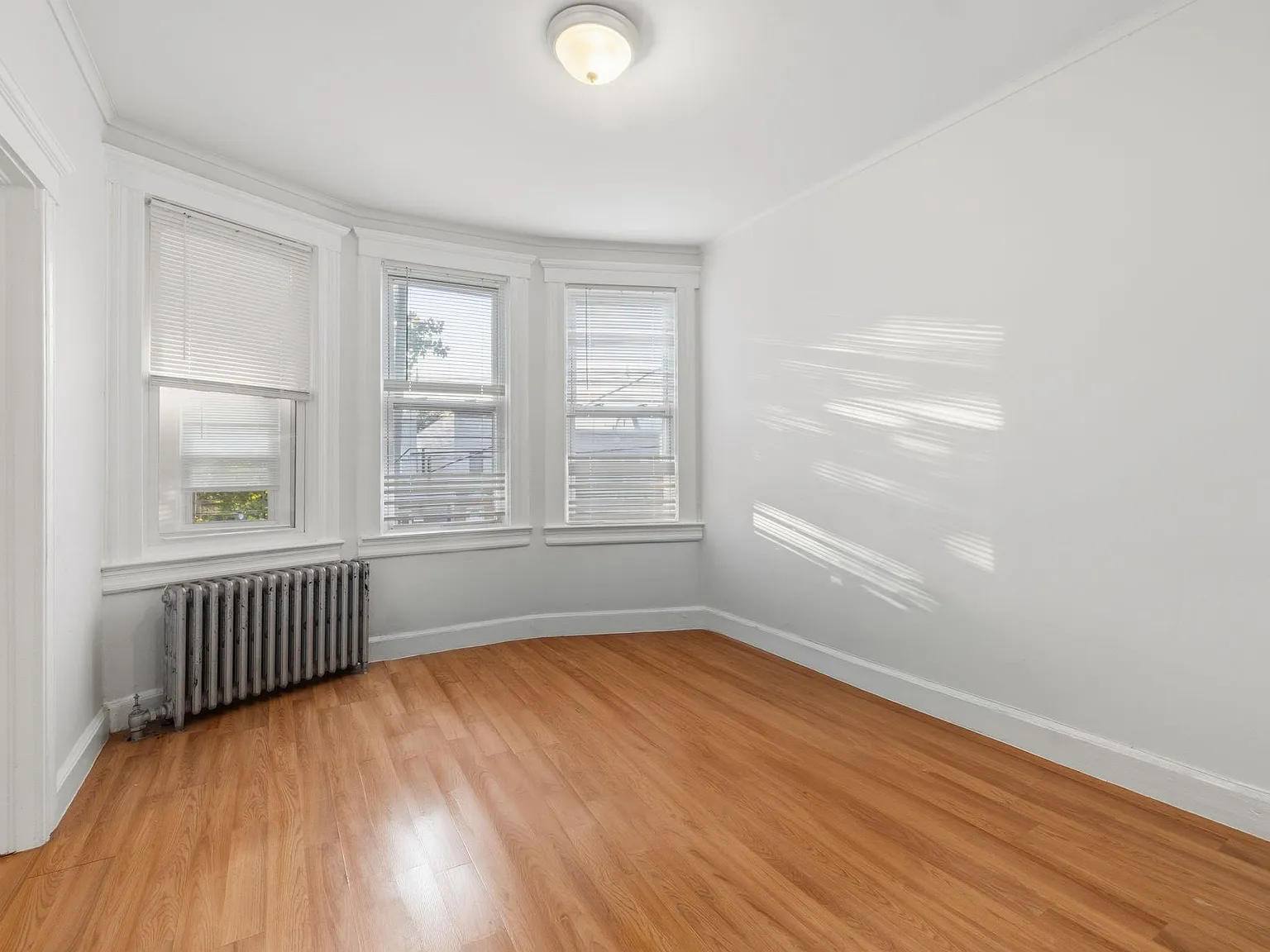 2 bed, 1.0 bath, $2,350 — Photo 4