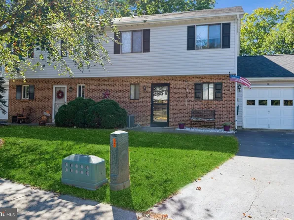 10 Elizabeth Ct, Howell, NJ 07731
