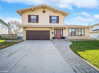 1107 E Linden Ln, Mount Prospect, IL 60056