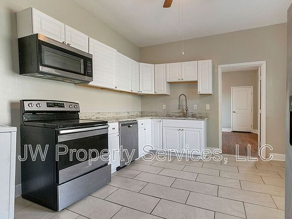 5th image of 1503 Desire St