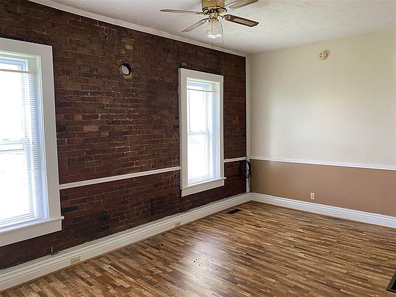 5th image of 125 & 131 E 10th Ave