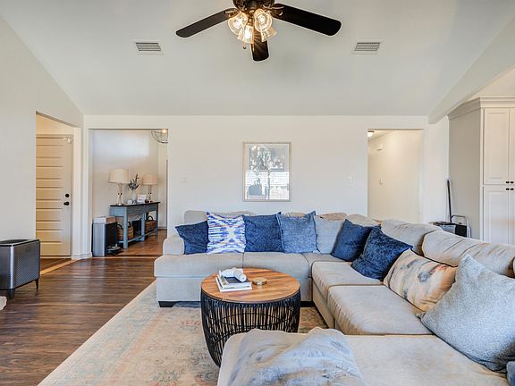 3rd image of 3018 113th St