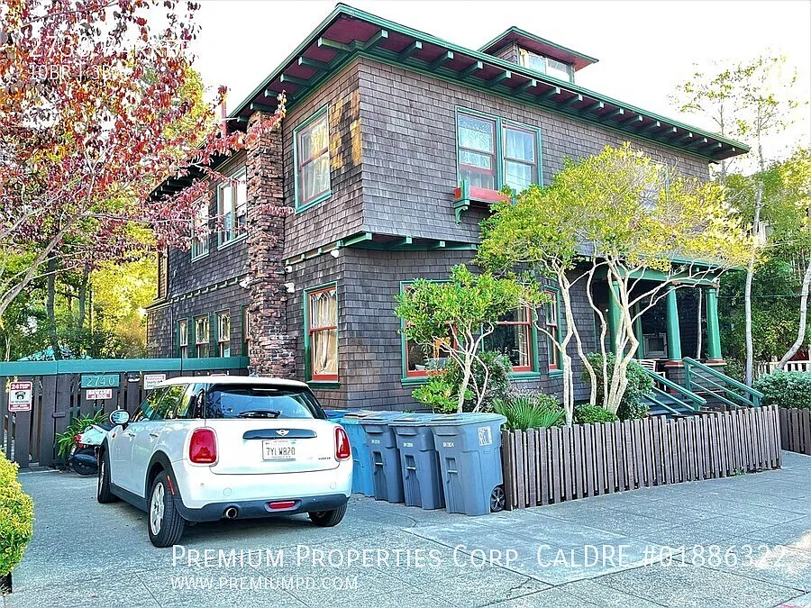 10 bed, 3130 sqft, $18,600 — Photo 2