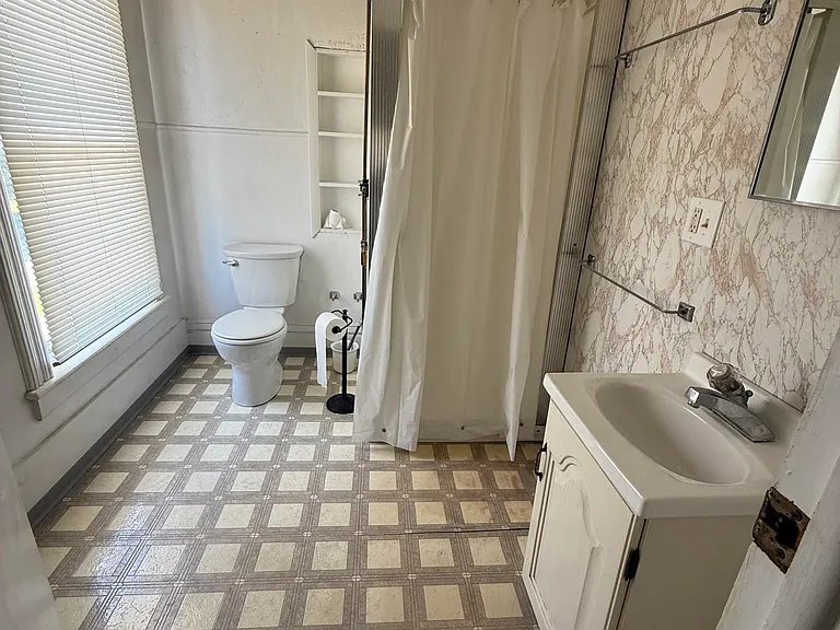 533 W Cherry St #6 — Photo 2