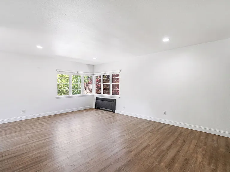 1045 Riverside Dr #D-3 — Photo 6