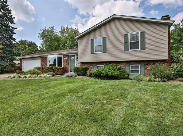 7038 Spruce Hill Cir, West Chester, OH 45069