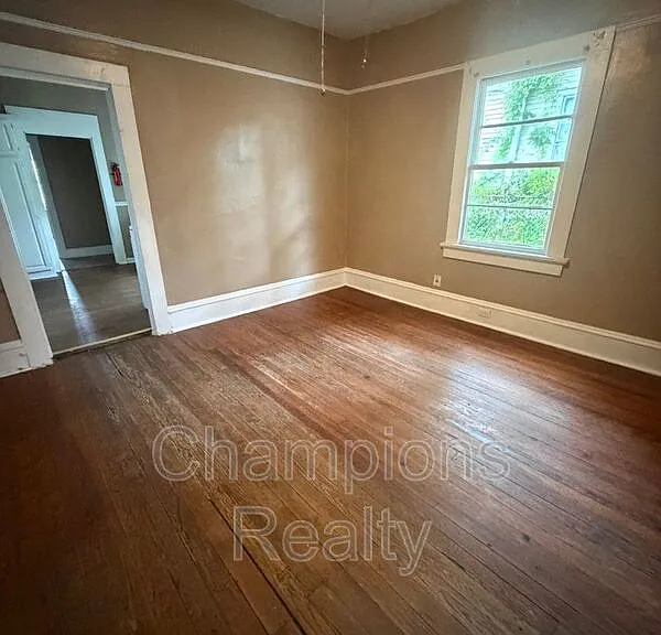1604 Dudley Ave — Photo 4