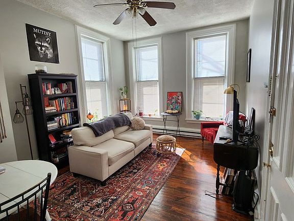 3rd image of 801 Green St APT 1