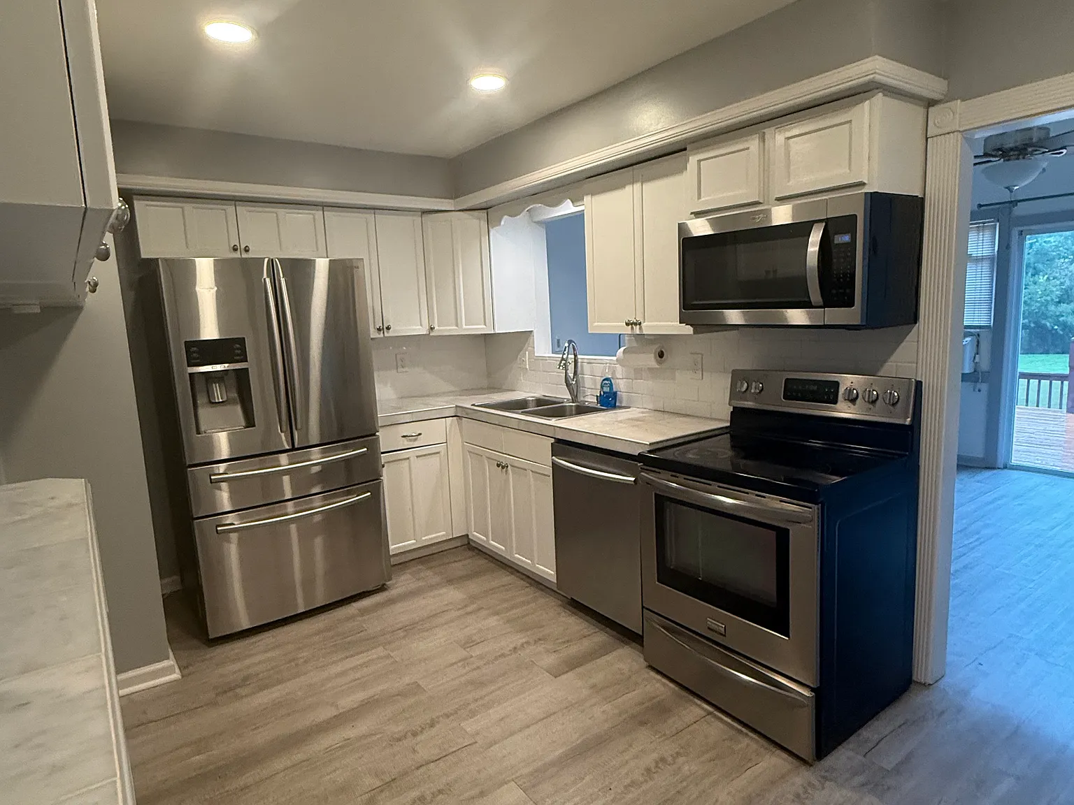3 bed, 2.5 bath, 1450 sqft, $1,800 — Photo 2