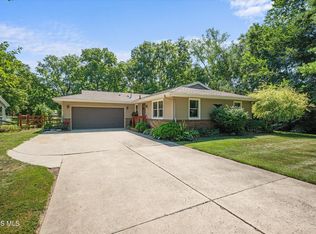 6521 Oak Brook Dr, Whitehouse, OH 43571