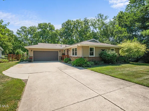 6521 Oak Brook Dr, Whitehouse, OH 43571